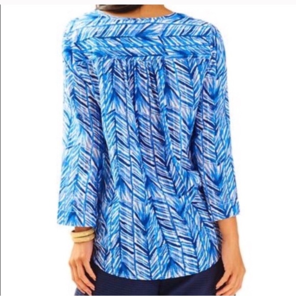Lilly Pulitzer Nalani Tunic Costa Verde Printed Lapis Blue Blouse Top Size M - Picture 2 of 12